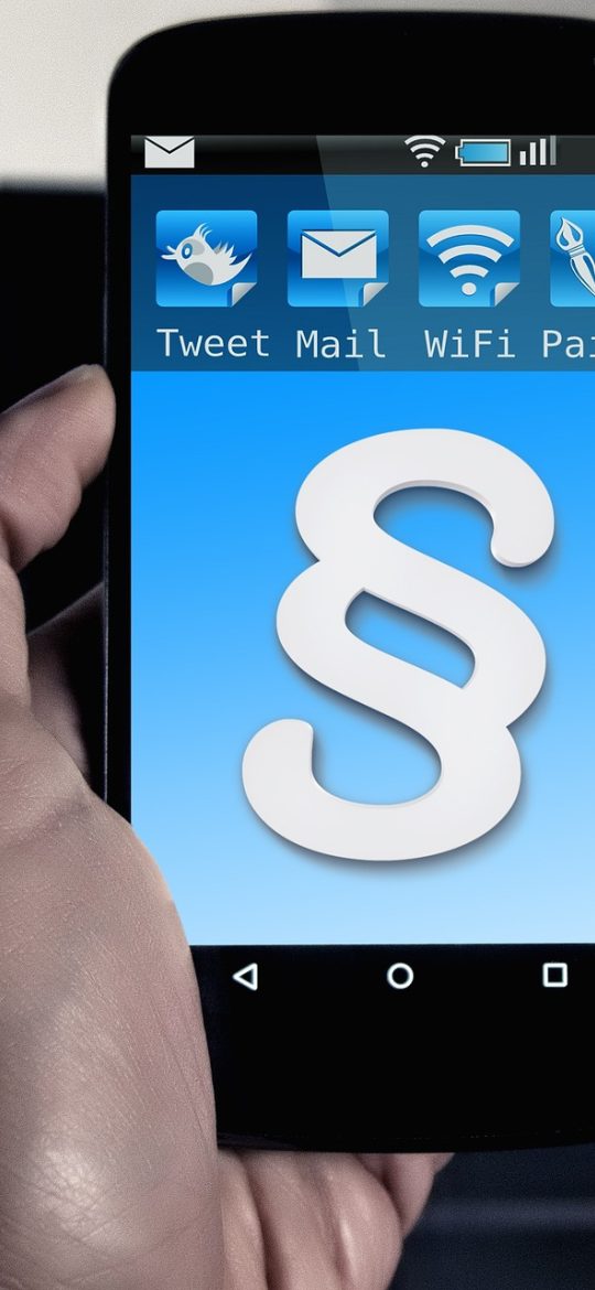 51bl App 设置界面截图，包含深色模式开关、字号调节三档选项、通知分类开关与仅 Wi-Fi 自动更新等条目